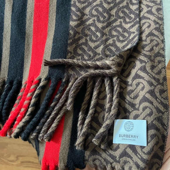 New with tags Burberry wool TB monogram scarf - Picture 3 of 10
